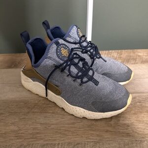 Women’s Nike Air Hauache Running Shoes 8.5